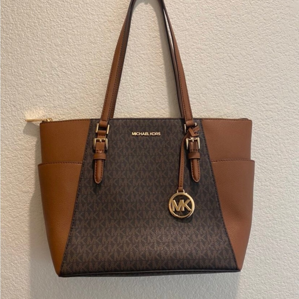 Michael kors used new good condition